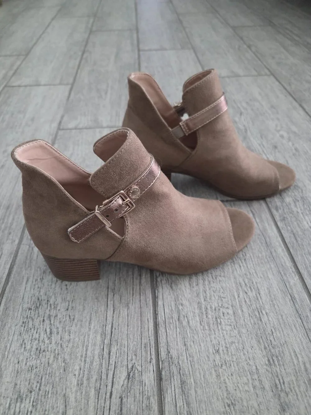 Kenneth Cole New York Girls Booties Suede Taupe Brown Peep Toe Size 4